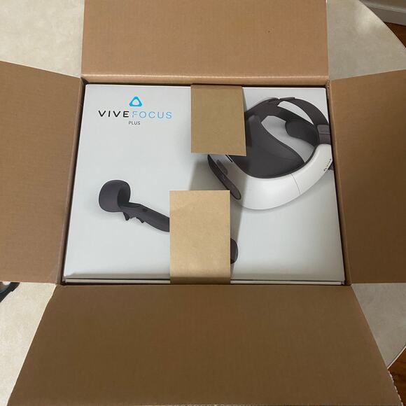 HTC VIVE Focus Plus Enterprise VR Headset 99HARH001-00, Brand New - Picture 12 of 16